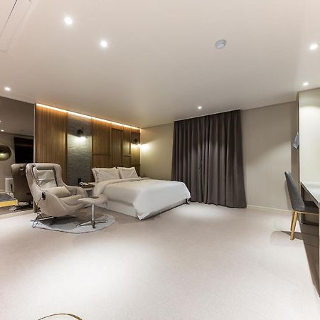 צ'אונן Hotel Lium מראה חיצוני תמונה