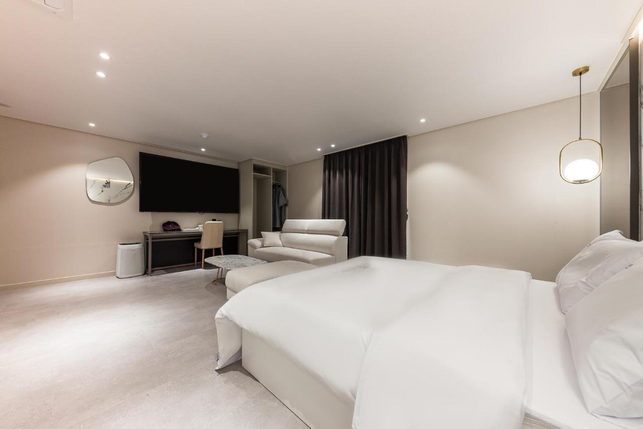 צ'אונן Hotel Lium מראה חיצוני תמונה
